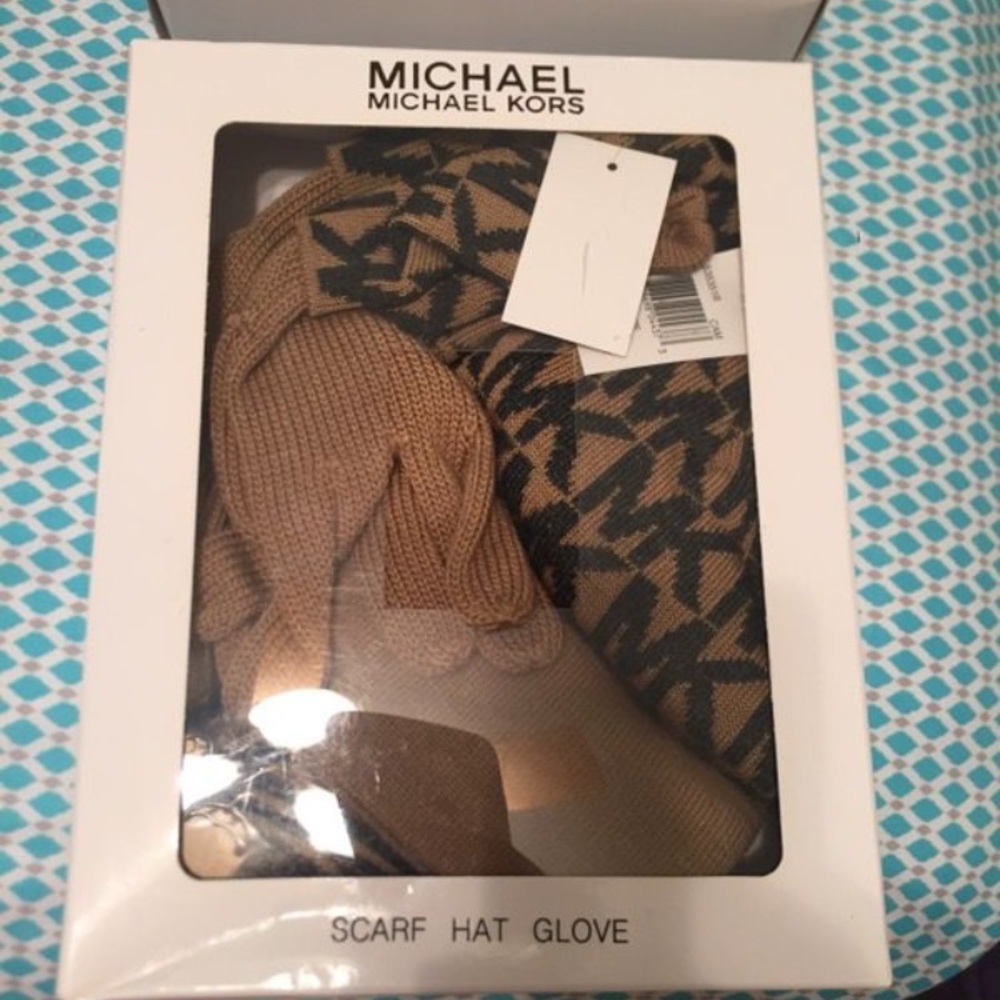 Michael Kors Hat Set